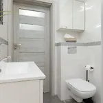 Modern One Bedroom With Parking In By Renters Prestige *