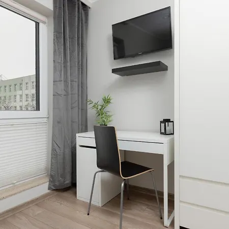 Modern One Bedroom With Parking In By Renters Prestige Lodž