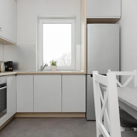 Modern One Bedroom With Parking In By Renters Prestige *