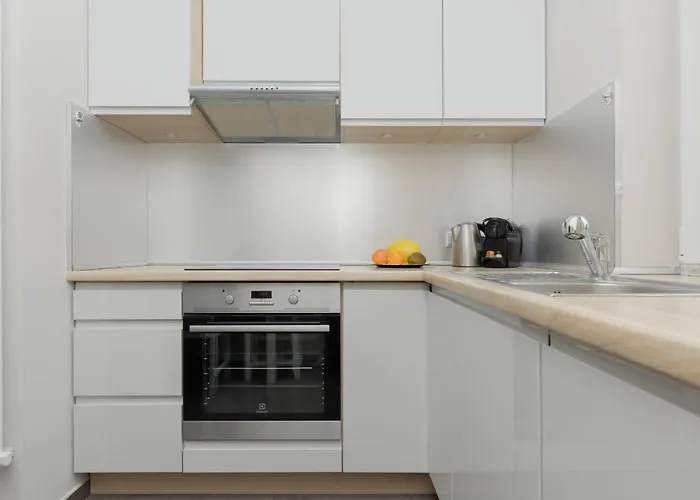 Lejlighed Modern One Bedroom With Parking In By Renters Prestige *