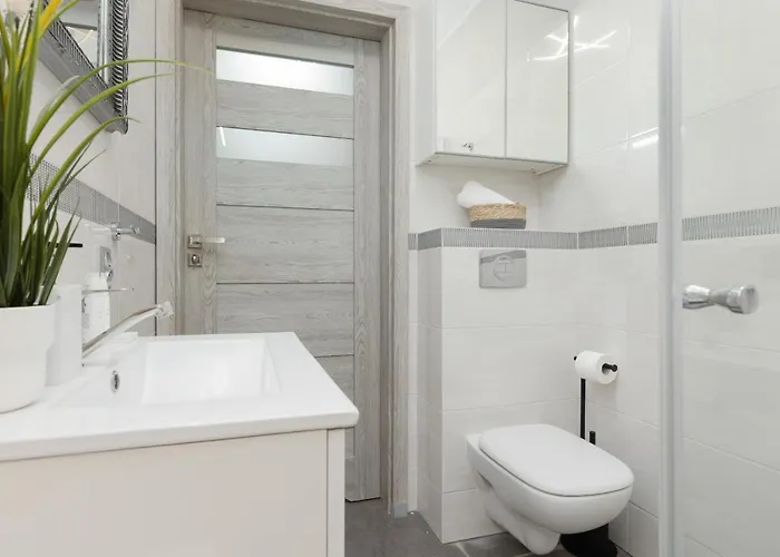 Modern One Bedroom With Parking In By Renters Prestige *